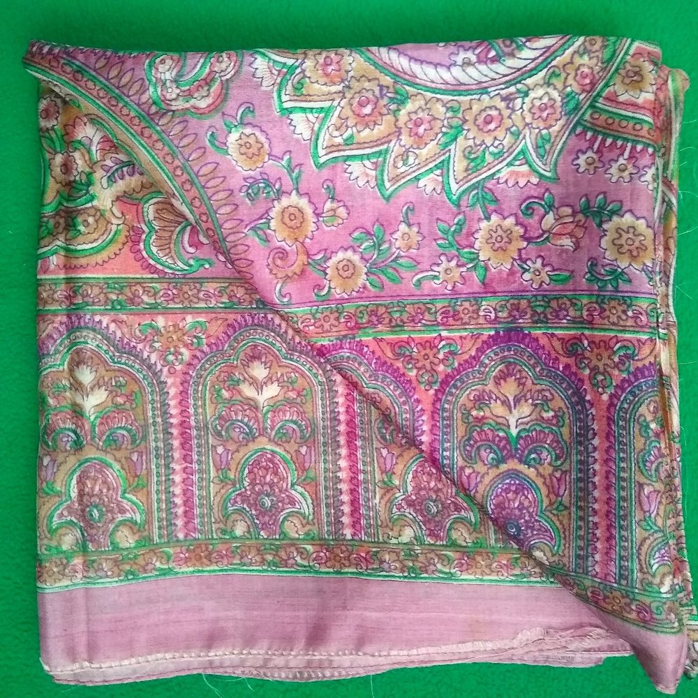 Gorgeous Rose Pink Silk Scarf Paisley India Soft - Picture 2 of 6